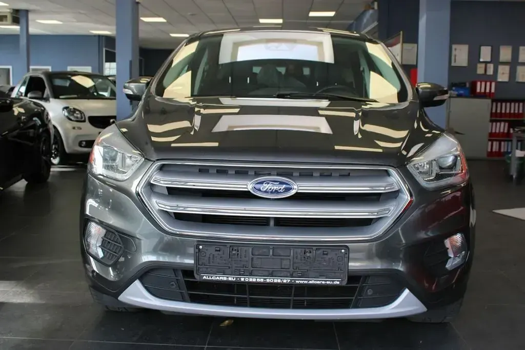 Gebraucht Ford Kuga Titanium 150 PS (110 kW) 2017 Grau SUV