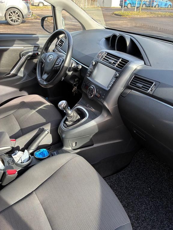 Gebraucht Toyota Verso 111 PS (81 kW) 2017 Weiß Van / Kleinbus