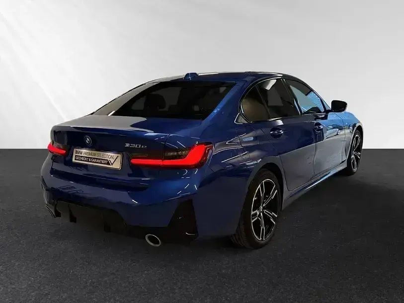 Gebraucht BMW 330e M Sport 292 PS (214 kW) 2025 Portimao blau metallic Limousine