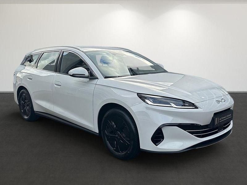 Uusi BYD Seal Boost 184 HP (135 kW) 2025 Peessi Sedan