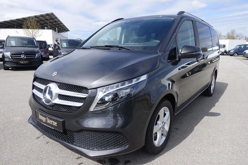 Grau Gebraucht 2023 Mercedes V220 Edition Van / Kleinbus | 54.549 € (Etwas zu teuer) - Bild 1/4