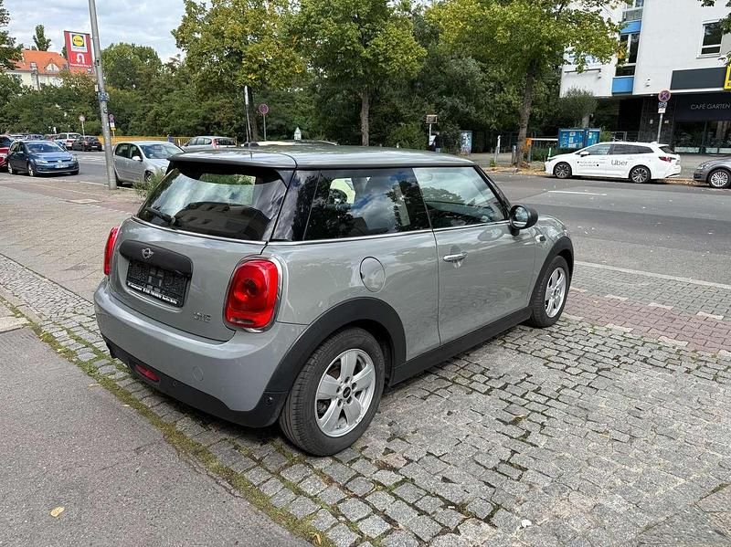 Gebraucht Mini ONE 102 PS (75 kW) 2017 Moonwalk grey (metallic) Kleinwagen