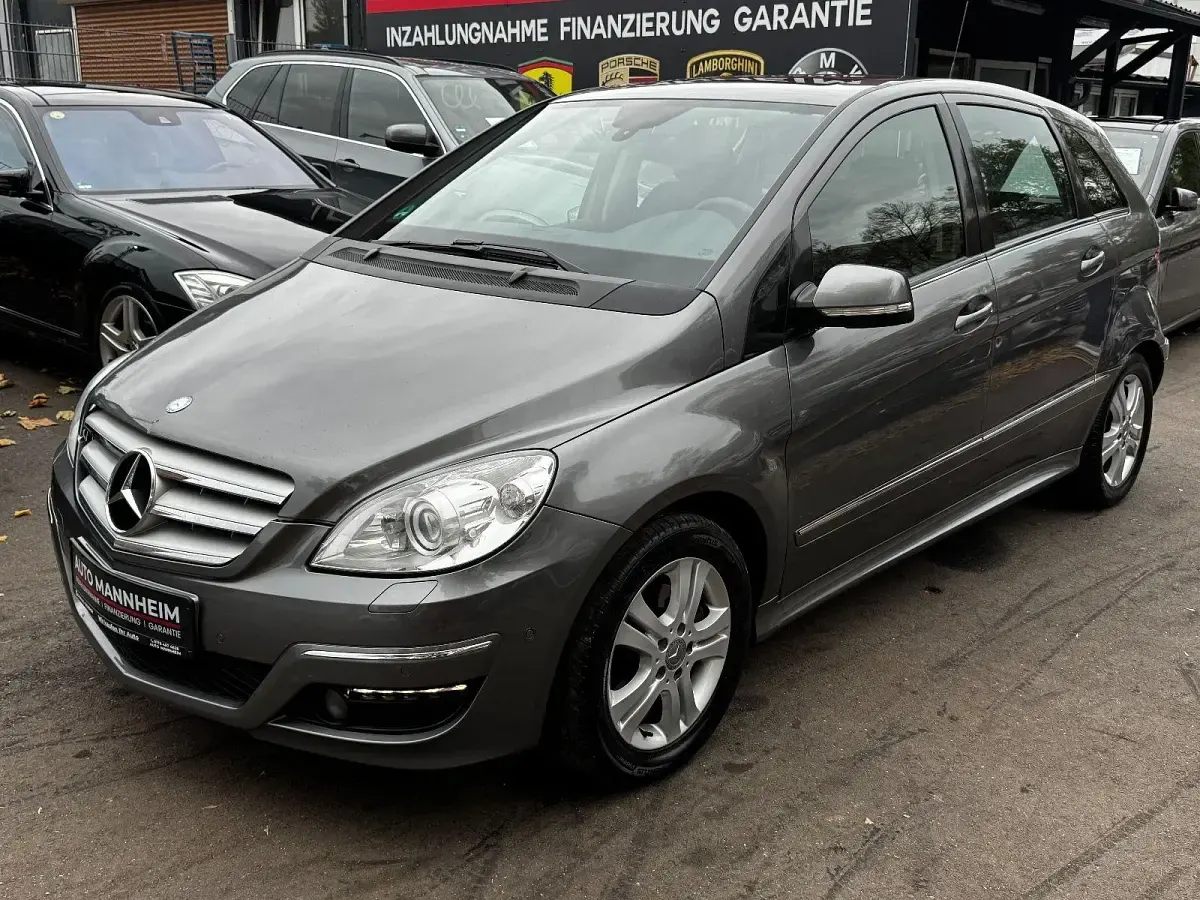 Gebraucht Mercedes B200 Edition 136 PS (100 kW) 2008 Braun Van / Kleinbus