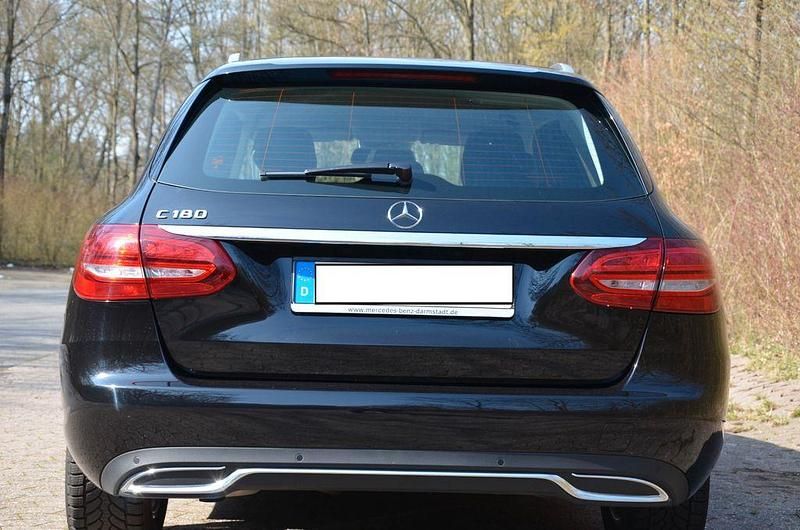 Gebraucht Mercedes C180 156 PS (114 kW) 2018 Schwarz Limousine