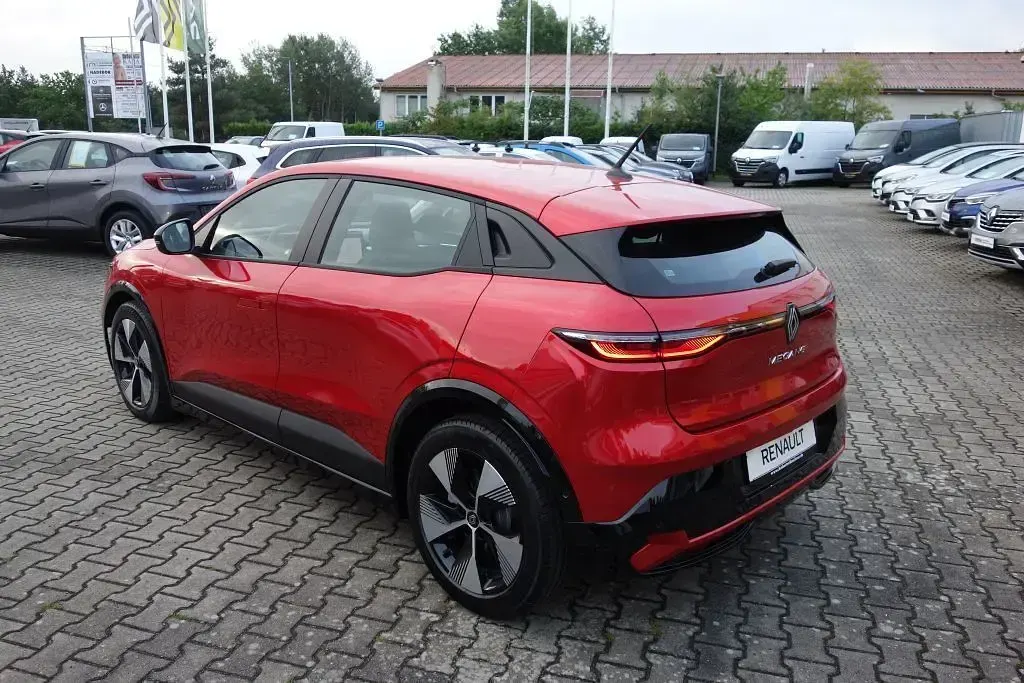 Gebraucht Renault Megane E-Tech Evolution 160 kW (218 PS) 2023 Rot Limousine