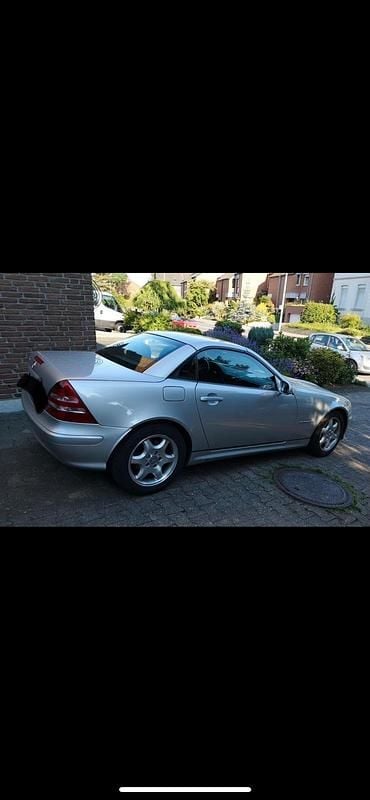 Silber Gebraucht 2004 Mercedes SLK230 Cabrio | 13.900 € - Bild 1/4