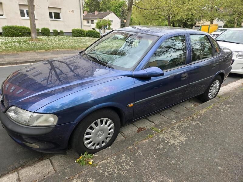 Blau Gebraucht 1996 Opel Vectra Limousine | 600 € - Bild 1/4