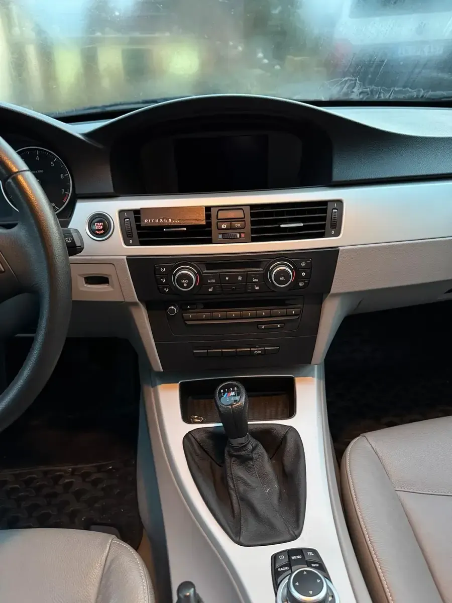 Gebraucht BMW 320 170 PS (125 kW) 2011 Silber Limousine
