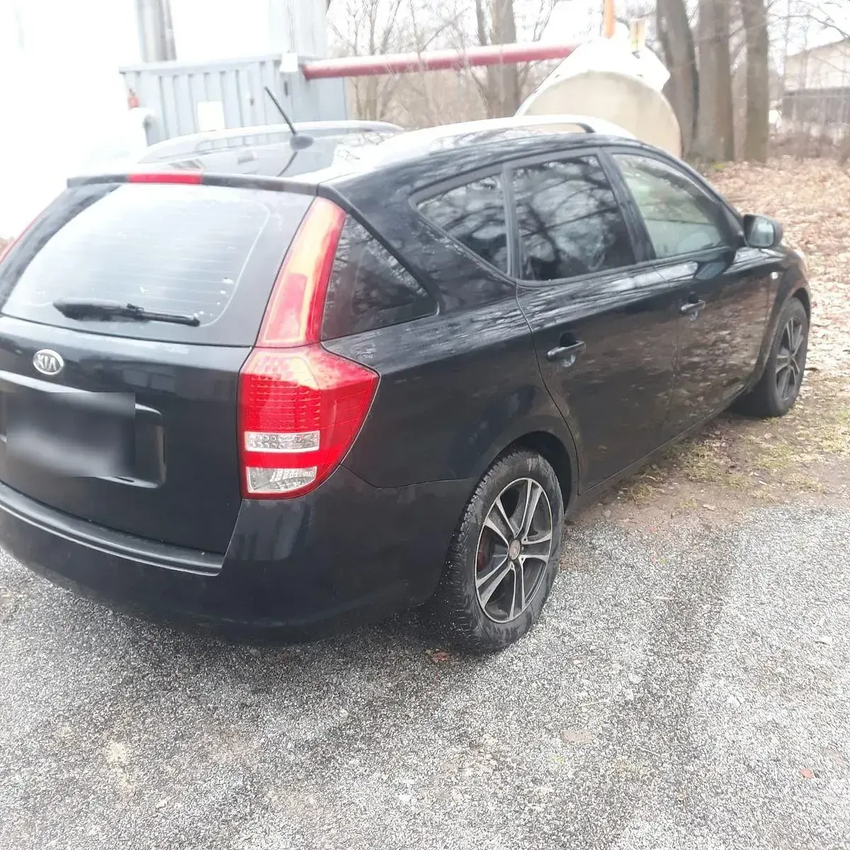 Usado Kia Ceed 90 CV (66 kW) 2011 Negro Utilitario
