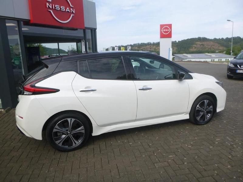 Gebraucht Nissan Leaf N-Connecta 160 kW (218 PS) 2021 Pearl white/black m Kleinwagen