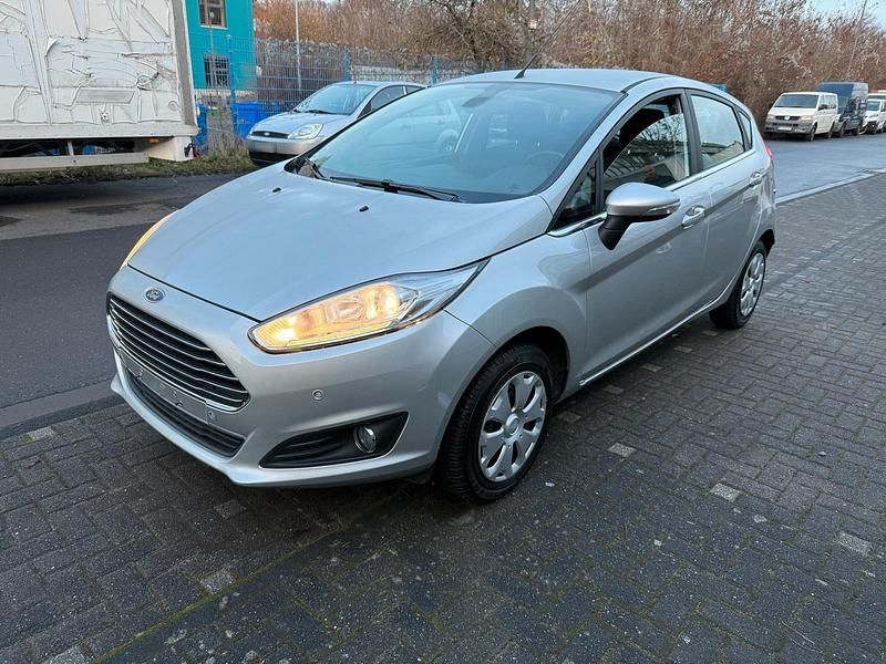 Gebraucht Ford Fiesta Titanium 101 PS (74 kW) 2013 Silber Kleinwagen