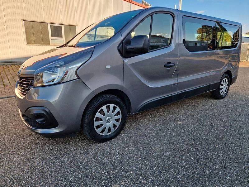 Weiß Gebraucht 2016 Renault Trafic Van | 12.971 € (Guter Preis) - Bild 1/4
