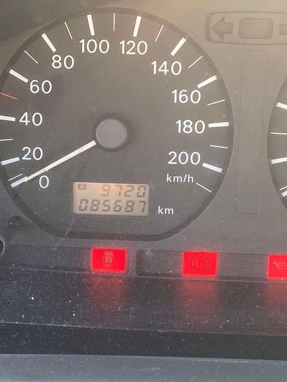 Gebraucht Mitsubishi Space Star 86 PS (63 kW) 2000 Grün Van / Kleinbus