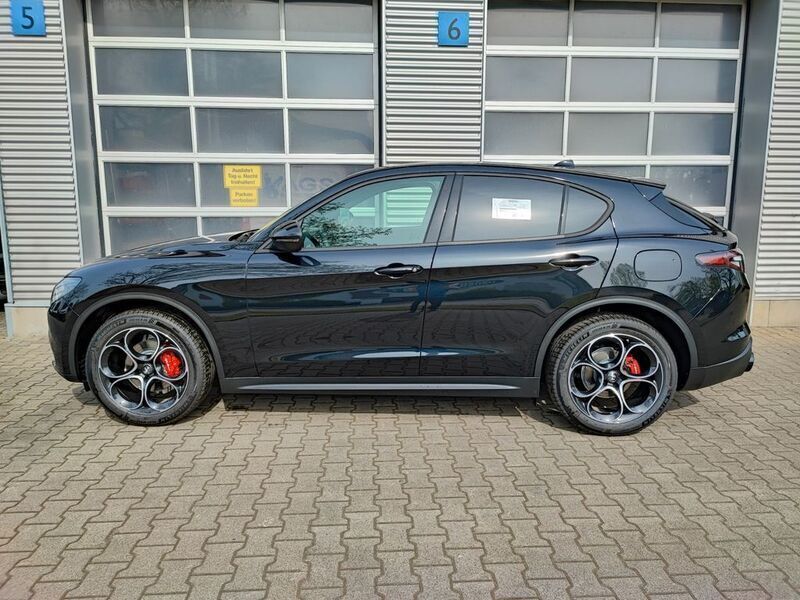 Gebraucht Alfa Romeo Stelvio Sprint 209 PS (153 kW) 2023 Schwarz SUV