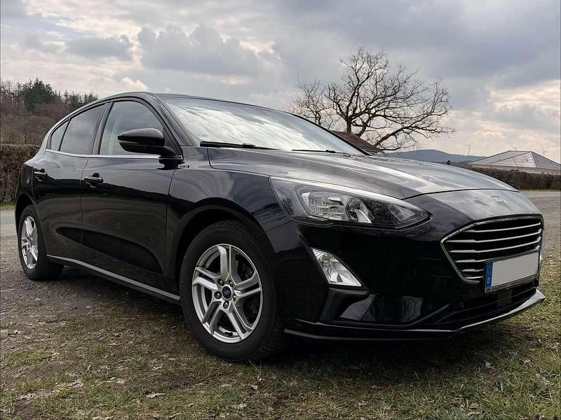 Second-hand Ford Focus 125 CP (91 kW) 2022 Negru Berlinǎ