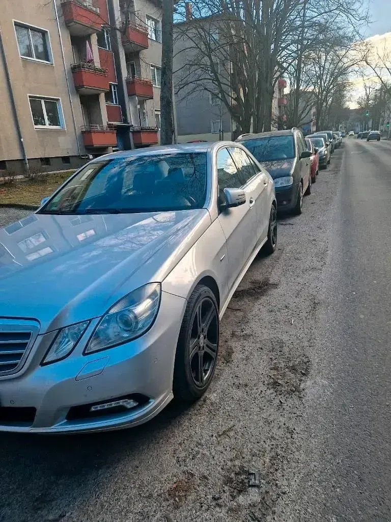 Gebraucht Mercedes E350 Avantgarde 231 PS (169 kW) 2010 Silber Limousine