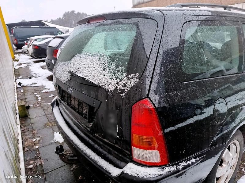 Gebraucht Ford Focus 74 PS (54 kW) 2002 Schwarz Kombi