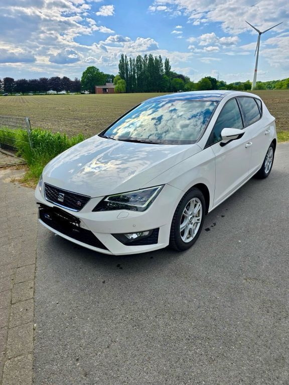 Weiß Gebraucht 2016 Seat Leon FR Limousine | 13.899 € (Fairer Preis) - Bild 1/4