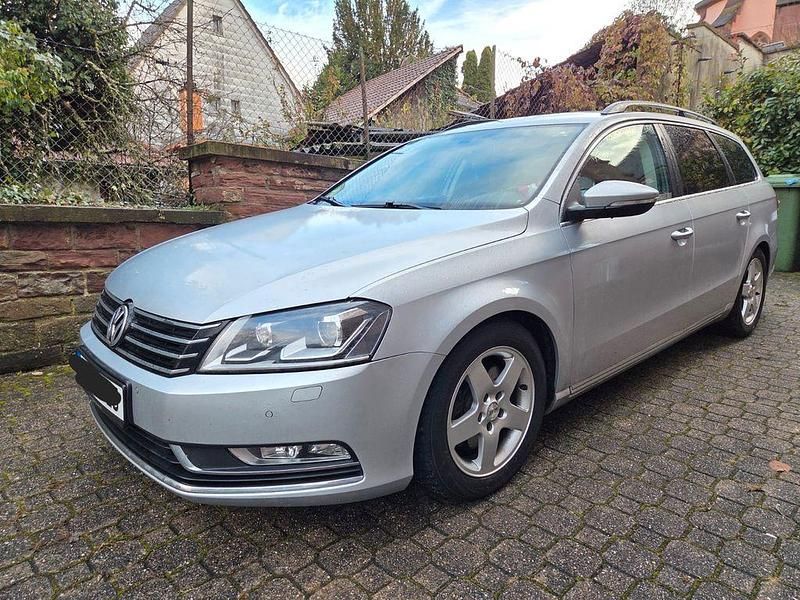 Silber Gebraucht 2012 VW Passat Kombi | 8.750 € (Fairer Preis) - Bild 1/4