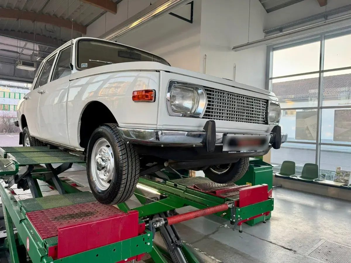 Gebraucht Wartburg 353 50 PS (36 kW) 1979 Grau Limousine