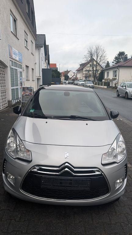 Silber Gebraucht 2010 Citroën DS3 Sport Chic Kleinwagen | 4.700 € (Superpreis) - Bild 1/4