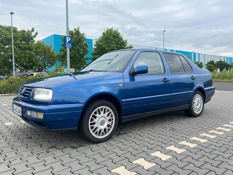 Blau Gebraucht 1997 VW Vento Limousine | 4.299 € (Etwas zu teuer) - Bild 1/4
