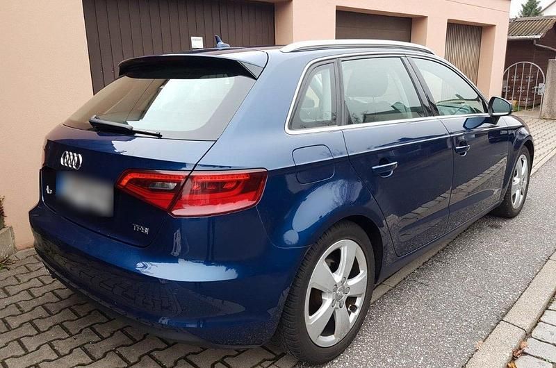 Gebraucht Audi A3 92 PS (67 kW) 2016 Blau Kleinwagen