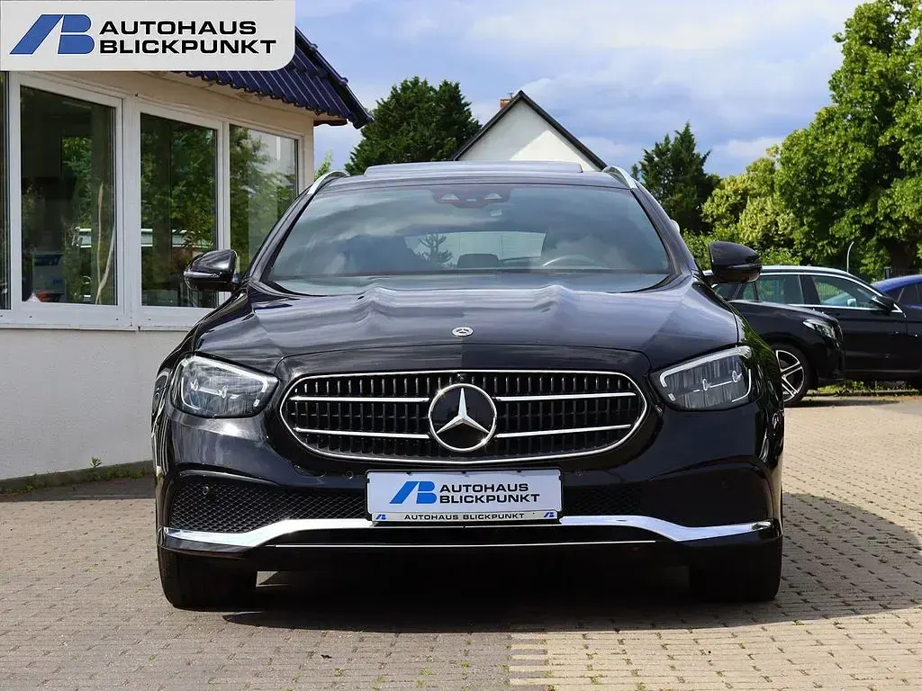 Gebraucht Mercedes E300 306 PS (225 kW) 2022 Obsidianschwarz Kombi