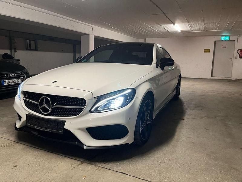 Weiß Gebraucht 2018 Mercedes C300 AMG Coupé | 22.700 € (Guter Preis) - Bild 1/4