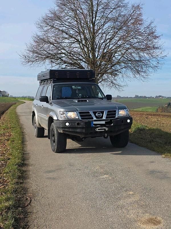 Grau Gebraucht 2003 Nissan Patrol SUV | 19.500 € - Bild 1/4