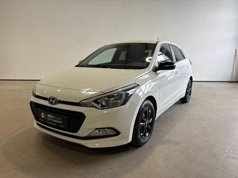 Weiß Gebraucht 2018 Hyundai i20 Passion Kleinwagen | 9.990 € (Fairer Preis) - Bild 1/4