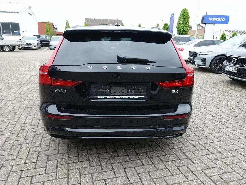 Gebraucht Volvo V60 Plus 197 PS (144 kW) 2025 Onyx black Kombi