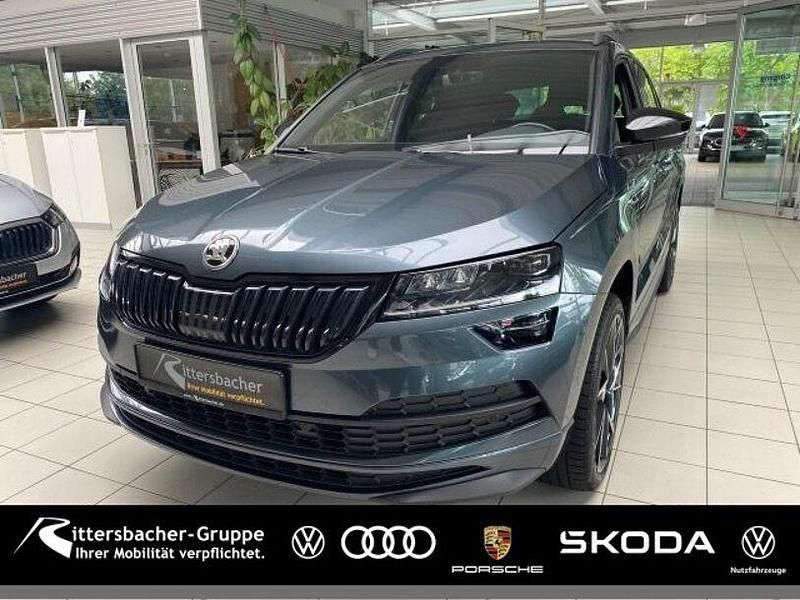 (quarzgrau metallic) Gebraucht 2021 Skoda Karoq SportLine SUV | 26.990 € (Fairer Preis) - Bild 1/4