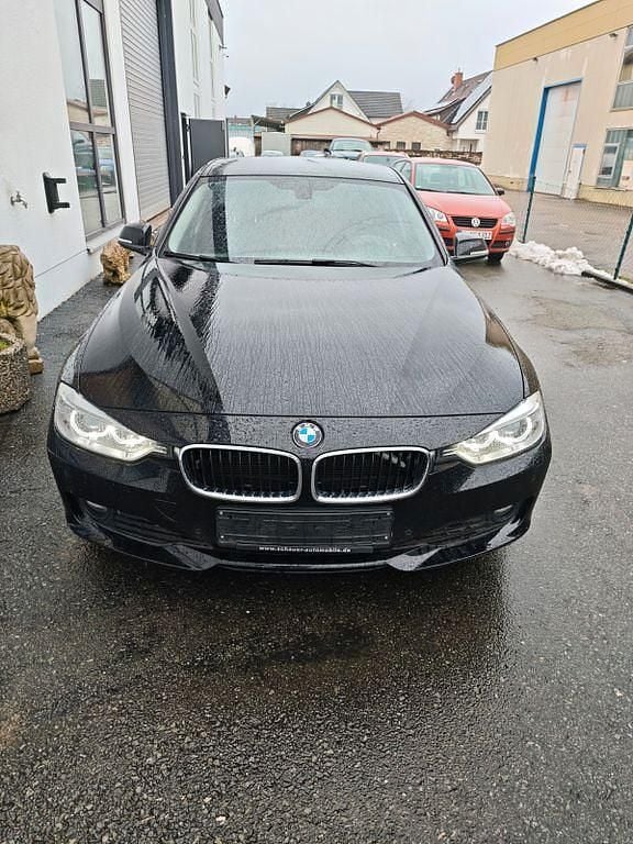 Schwarz Gebraucht 2015 BMW 318 Limousine | 6.990 € (Superpreis) - Bild 1/4