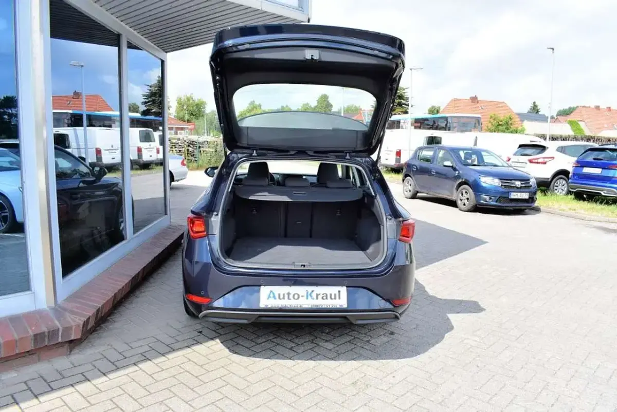 Gebraucht Seat Leon Style 150 PS (110 kW) 2022 Asphalt blue Kombi