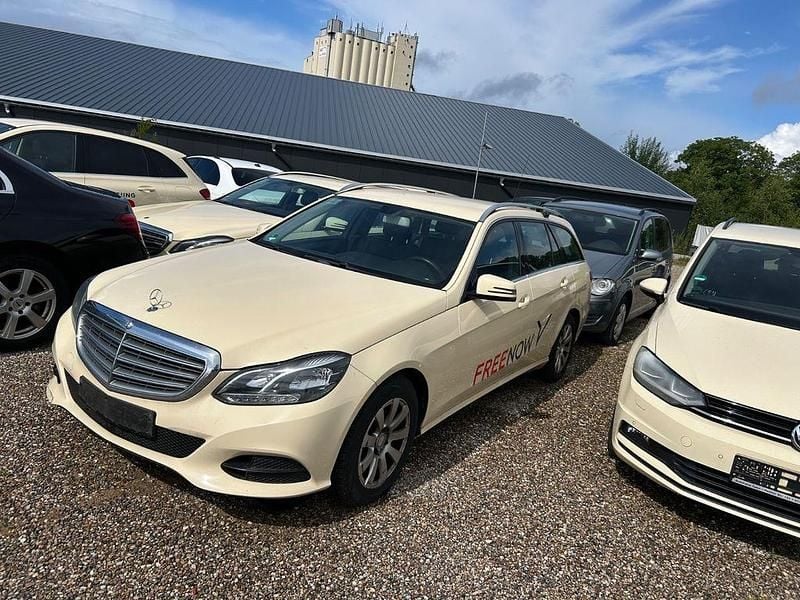 Beige Gebraucht 2014 Mercedes E200 Limousine | 2.499 € (Superpreis) - Bild 1/4