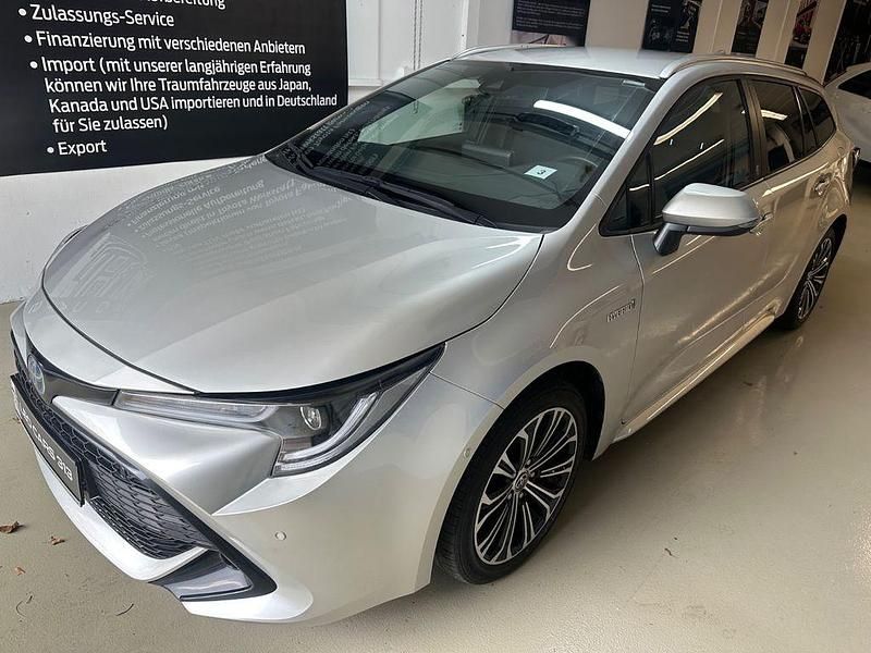Silber Gebraucht 2021 Toyota Corolla Team Kombi | 19.890 € (Fairer Preis) - Bild 1/4