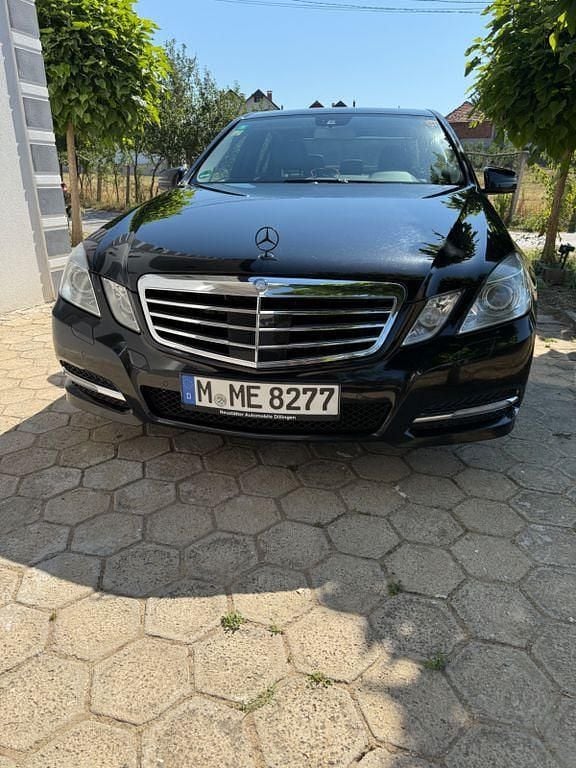 Schwarz Gebraucht 2012 Mercedes E350 Limousine | 10.500 € (Fairer Preis) - Bild 1/4