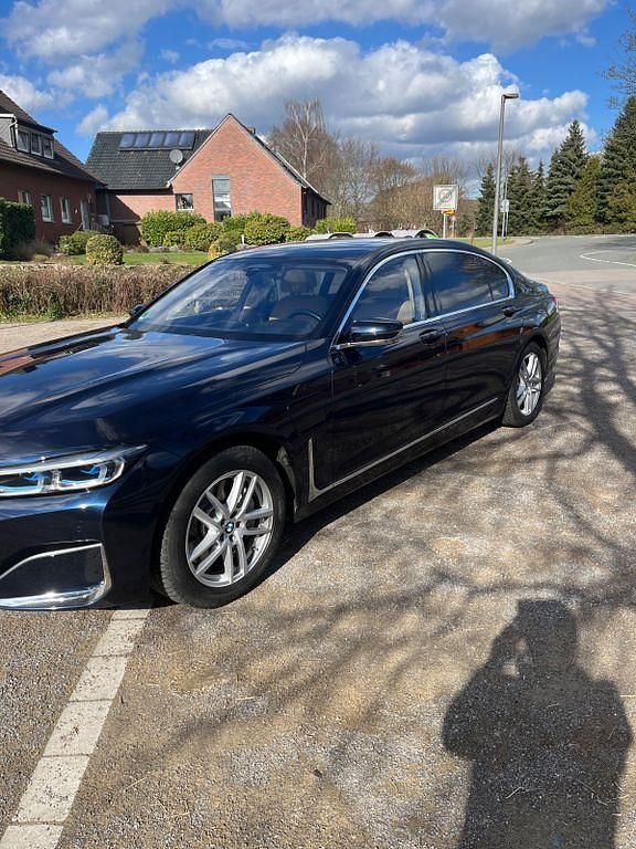 Gebraucht BMW 745e 394 PS (289 kW) 2019 Blau Limousine
