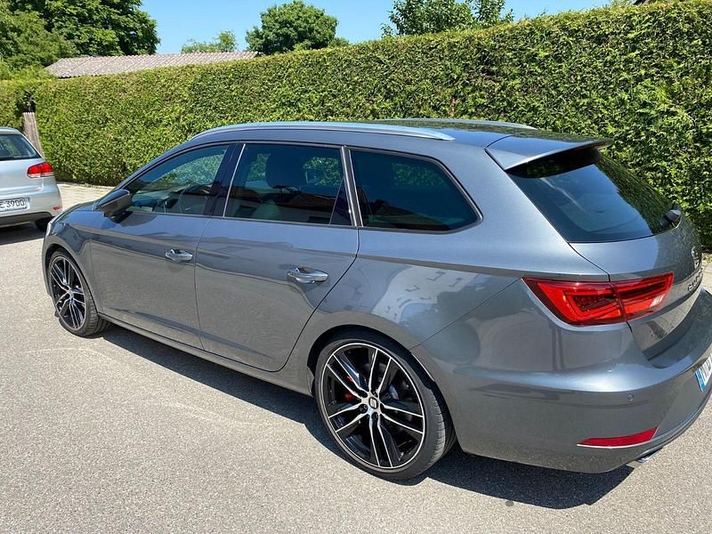 Grau Gebraucht 2017 Cupra Leon Kombi | 21.800 € (Fairer Preis) - Bild 1/4