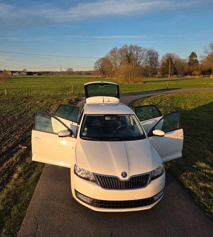 Gebraucht Skoda Rapid Ambition 125 PS (91 kW) 2014 Weiß Kleinwagen
