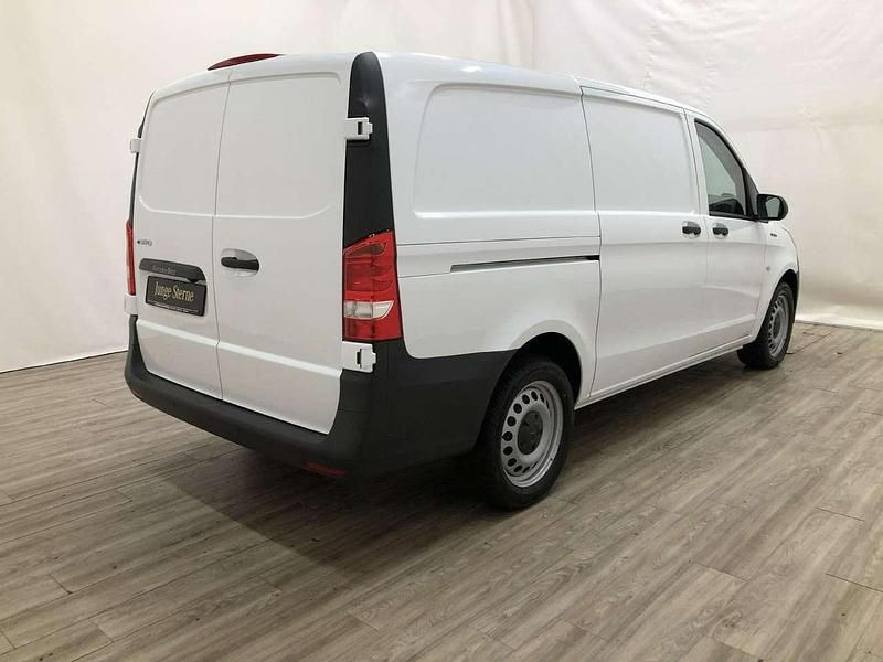 Gebraucht Mercedes e-Vito 85 kW (116 PS) 2023 Arktikweiß Van / Kleinbus