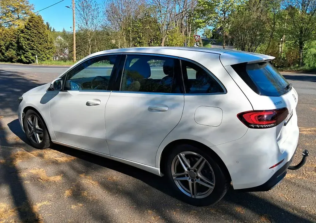 Gebraucht Mercedes B200 163 PS (119 kW) 2019 Weiß Van / Kleinbus