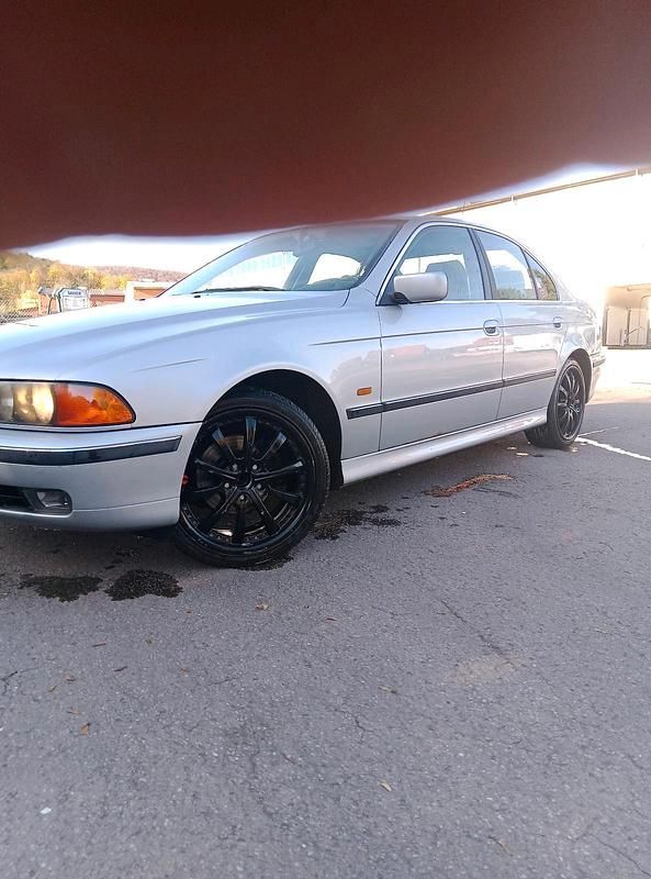 Silber Gebraucht 1996 BMW 523 Limousine | 2.500 € (Superpreis) - Bild 1/4