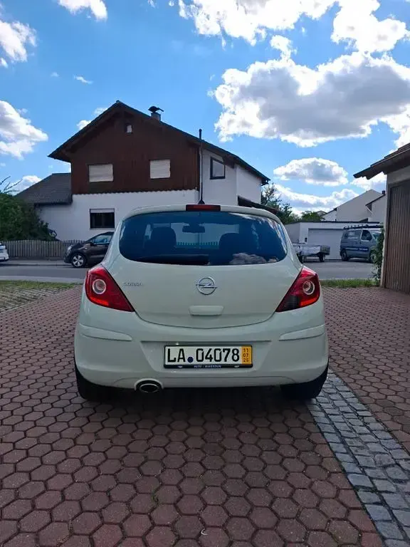 Gebraucht Opel Corsa Color Edition 87 PS (63 kW) 2011 Weiß Kleinwagen
