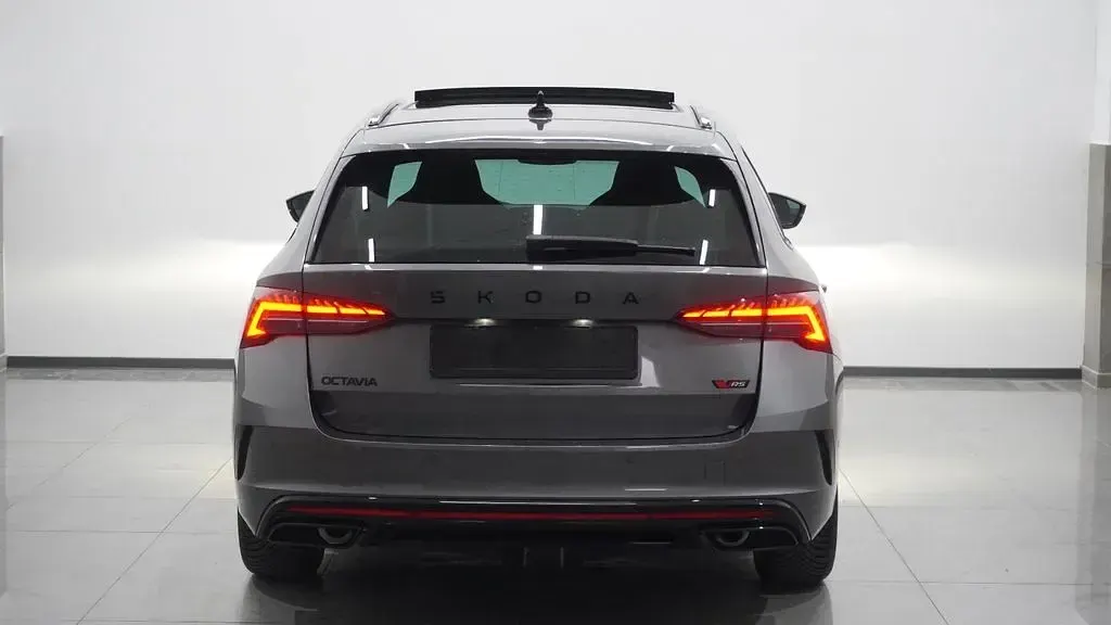 Gebraucht Skoda Octavia RS 265 PS (194 kW) 2025 Grau Limousine