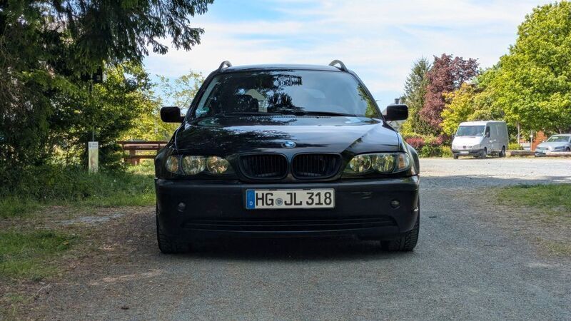 Schwarz Gebraucht 2005 BMW 318 Sport Line Kombi | 1.799 € (Guter Preis) - Bild 1/4