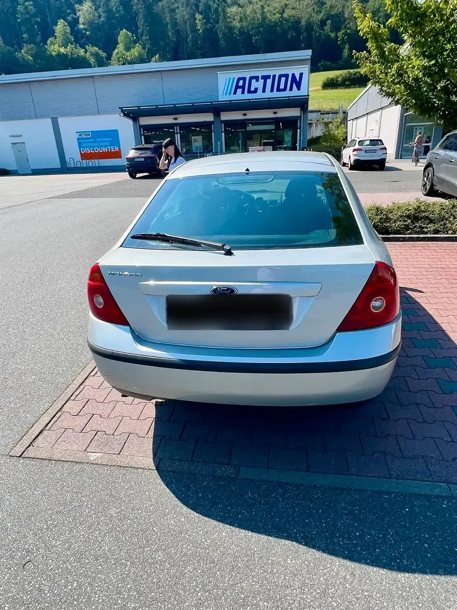Gebraucht Ford Mondeo 110 PS (80 kW) 2001 Silber Limousine