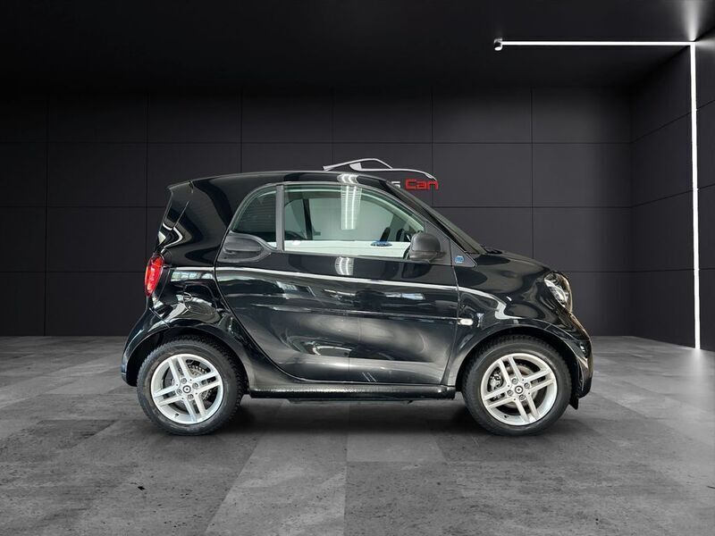 Schwarz Gebraucht 2021 Smart ForTwo Electric Drive | 8.490 € (Superpreis) - Bild 1/4