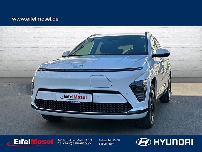 Weiß Gebraucht 2024 Hyundai Kona Trend SUV | 36.960 € (Fairer Preis) - Bild 1/4